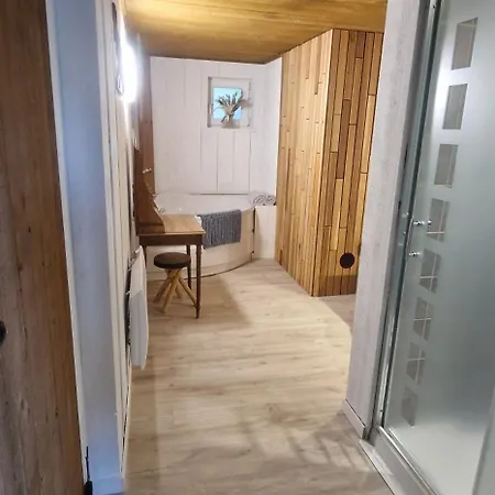 La Petite Suisse فندق مبيت وإفطار مالميدي