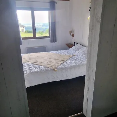 فندق مبيت وإفطار La Petite Suisse مالميدي