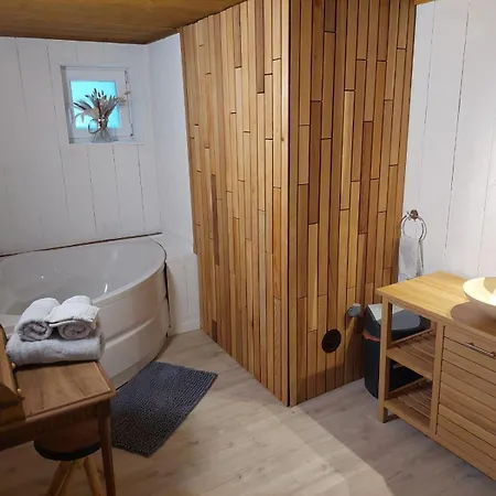 فندق مبيت وإفطار La Petite Suisse مالميدي