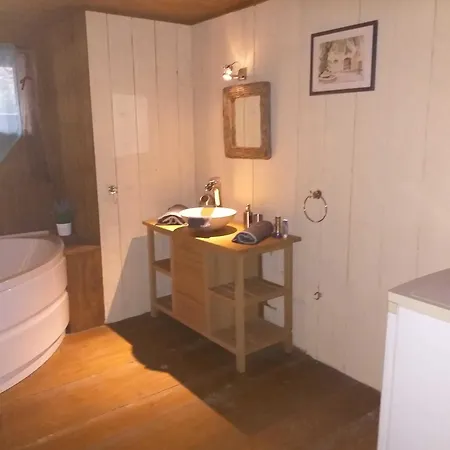 فندق مبيت وإفطار La Petite Suisse مالميدي