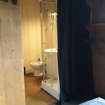 فندق مبيت وإفطار La Petite Suisse 3*